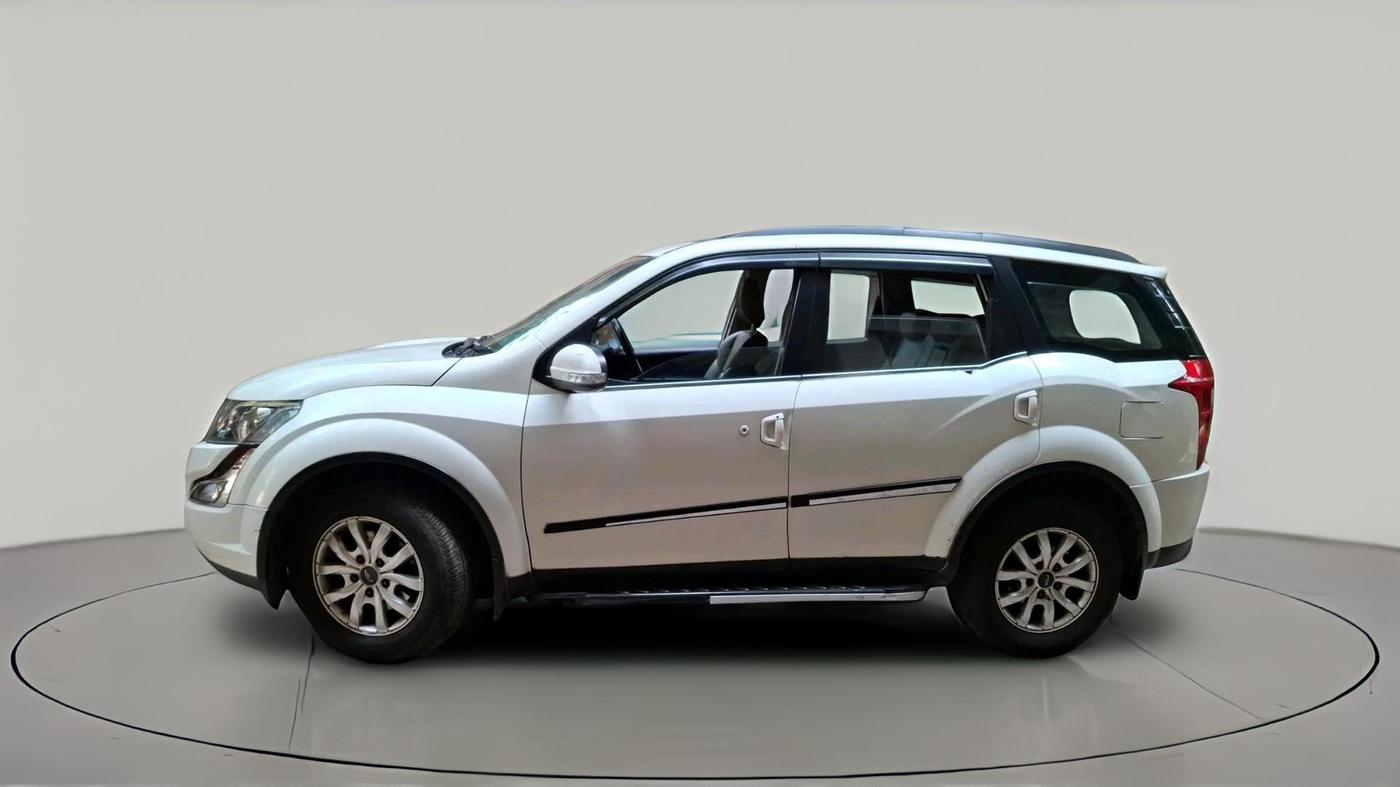2017 Mahindra XUV500 W10 AT, Diesel, Automatic, 1,12,478 km, exterior