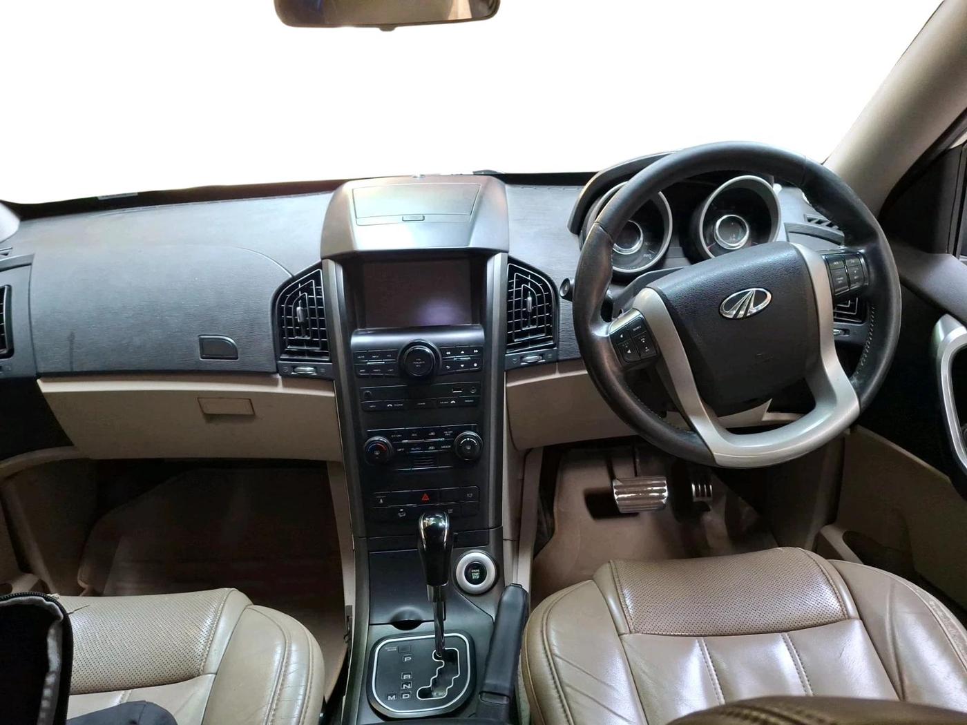 2017 Mahindra XUV500 W10 AT, Diesel, Automatic, 1,12,478 km, interior