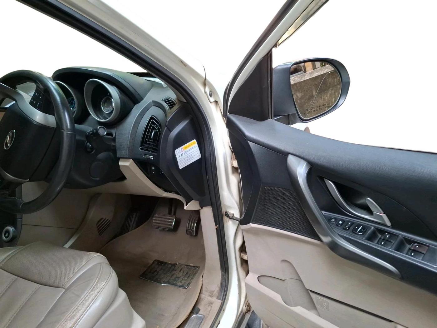2017 Mahindra XUV500 W10 AT, Diesel, Automatic, 1,12,478 km, interior