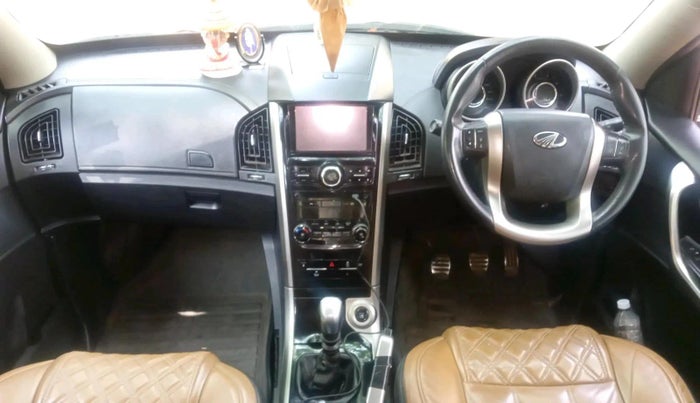 2018 Mahindra XUV500 W11, Diesel, Manual, 1,22,195 km, interior
