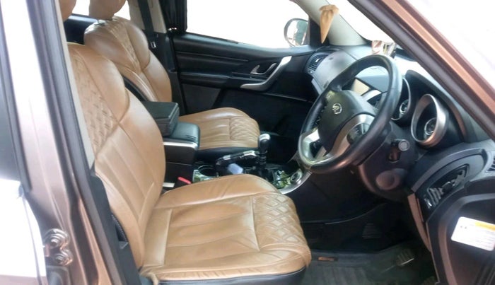 2018 Mahindra XUV500 W11, Diesel, Manual, 1,22,195 km, interior