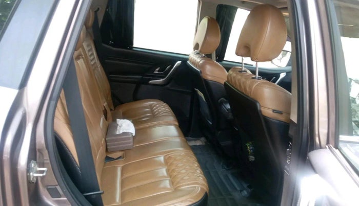 2018 Mahindra XUV500 W11, Diesel, Manual, 1,22,195 km, interior