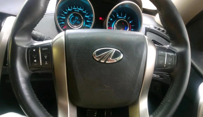 2018 Mahindra XUV500 W11, Diesel, Manual, 1,22,195 km, interior