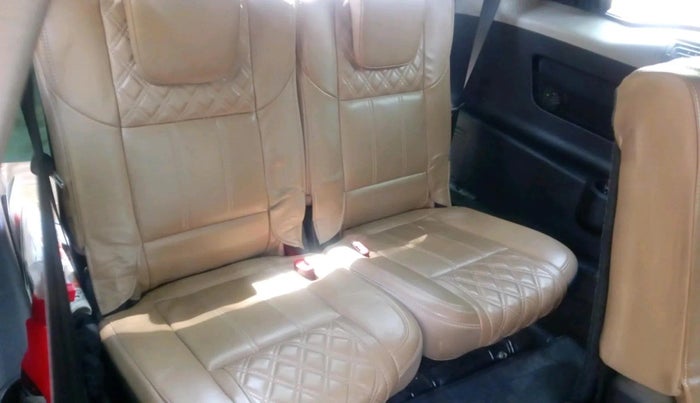 2018 Mahindra XUV500 W11, Diesel, Manual, 1,22,195 km, interior