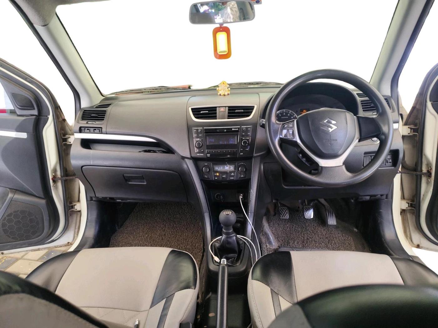 2014 Maruti Swift ZXI, Petrol, Manual, 1,23,617 km, interior