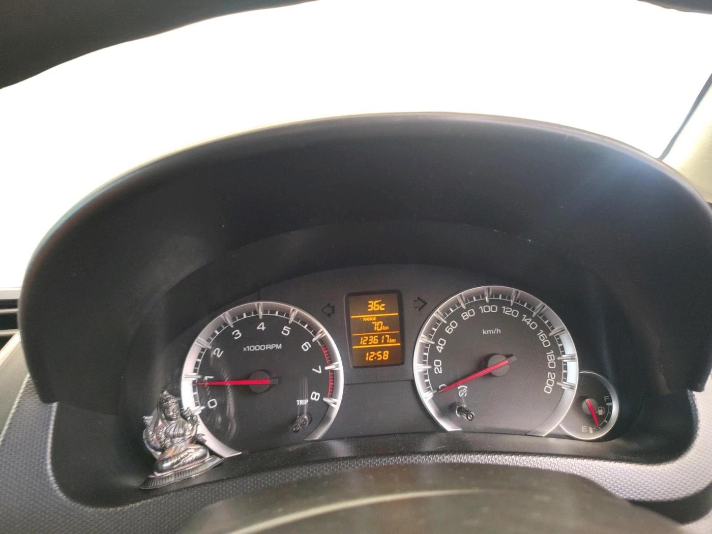2014 Maruti Swift ZXI, Petrol, Manual, 1,23,617 km, interior