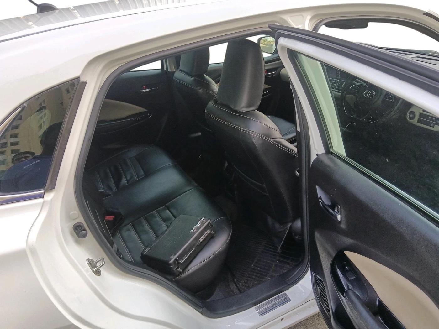 2022 Toyota Glanza V, Petrol, Manual, 36,417 km, interior