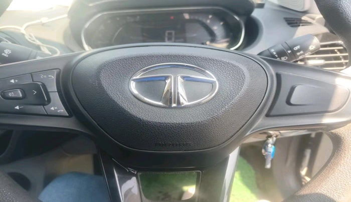 2022 Tata Tiago XT CNG, CNG, Manual, 25,367 km, interior