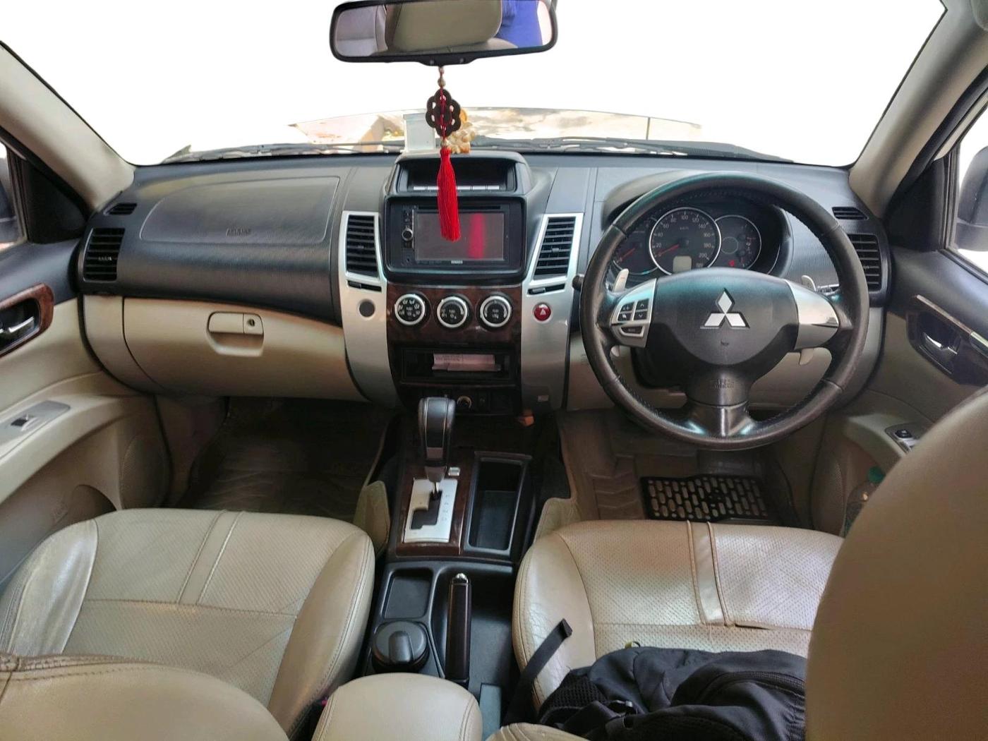 2016 Mitsubishi Pajero Sport 2.5 AT 4X2, Diesel, Automatic, 1,57,701 km, interior