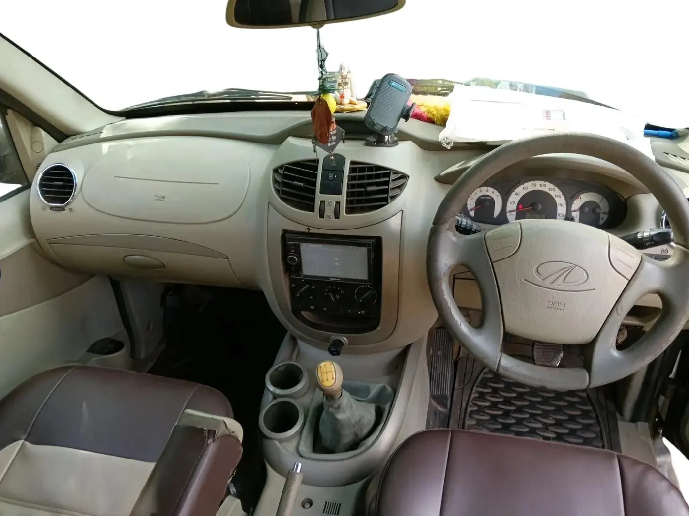 2012 Mahindra Quanto C8, Diesel, Manual, 75,579 km, interior