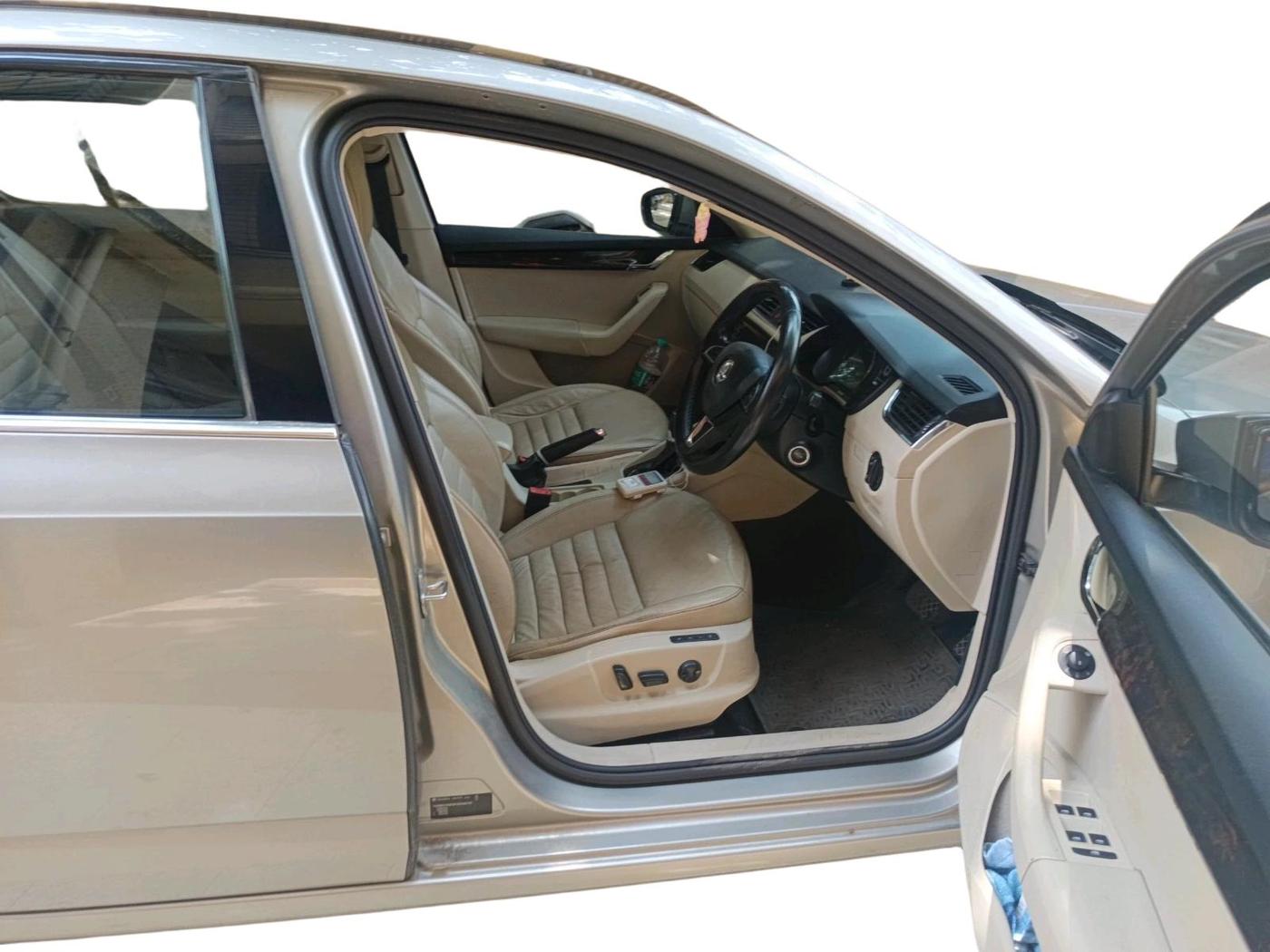 2015 Skoda Octavia STYLE PLUS AT 1.8 TSI, Petrol, Automatic, 68,055 km, interior