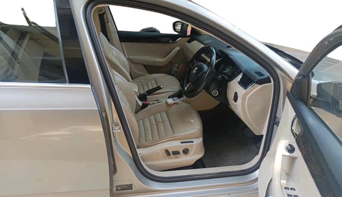 2015 Skoda Octavia STYLE PLUS AT 1.8 TSI, Petrol, Automatic, 68,055 km, interior