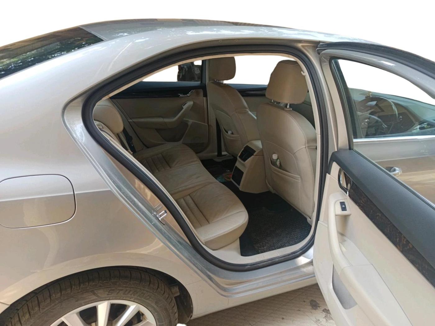 2015 Skoda Octavia STYLE PLUS AT 1.8 TSI, Petrol, Automatic, 68,055 km, interior