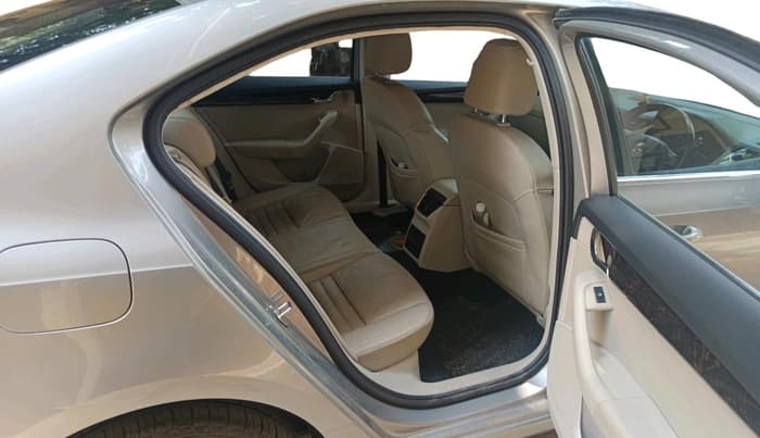 2015 Skoda Octavia STYLE PLUS AT 1.8 TSI, Petrol, Automatic, 68,055 km, interior