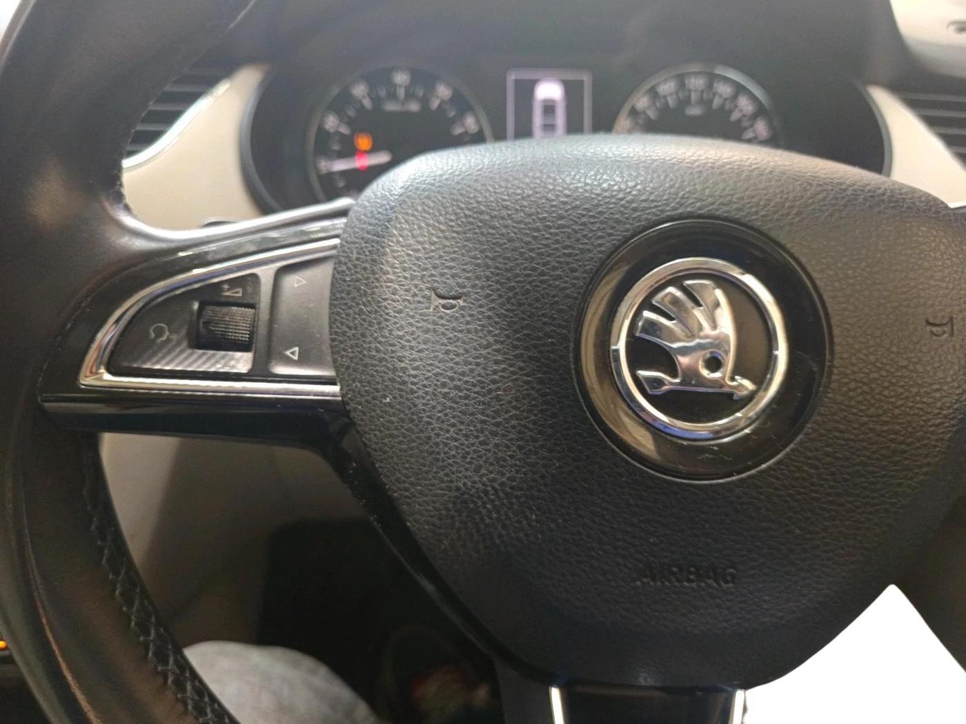 2015 Skoda Octavia STYLE PLUS AT 1.8 TSI, Petrol, Automatic, 68,055 km, interior