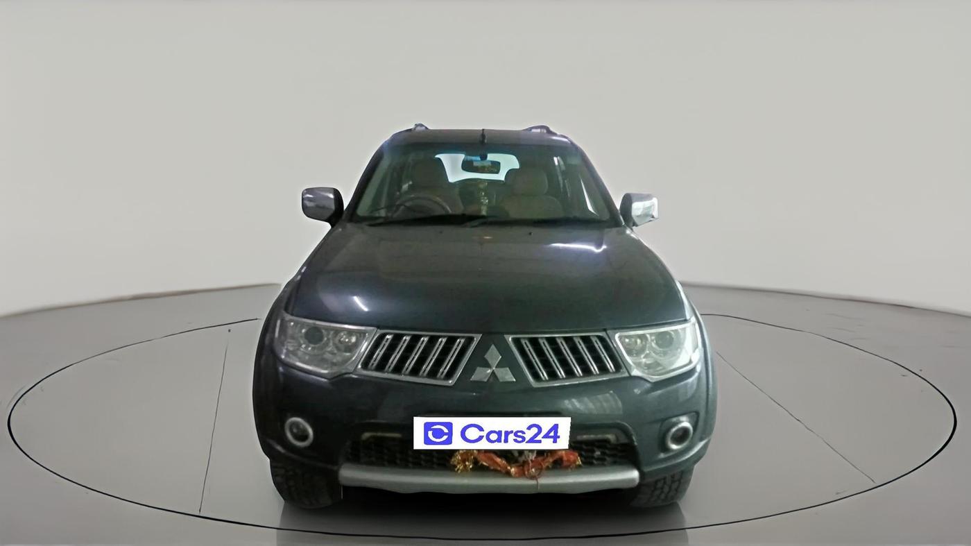 2014 Mitsubishi Pajero Sport 2.5 MT 4X4, Diesel, Manual, 1,73,475 km, exterior