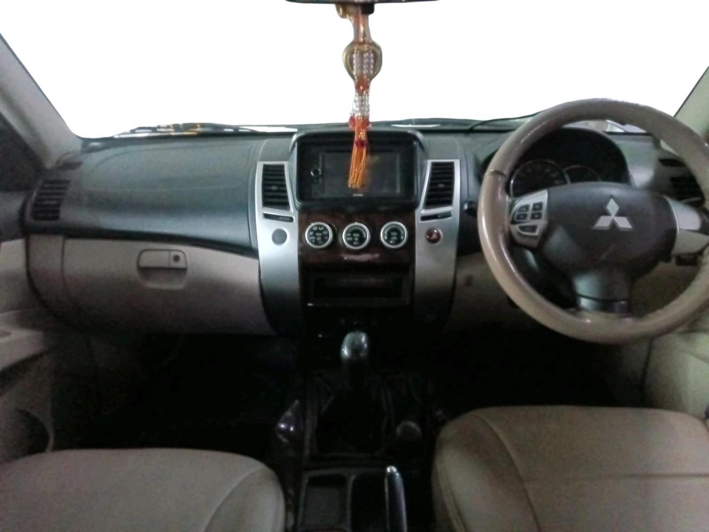 2014 Mitsubishi Pajero Sport 2.5 MT 4X4, Diesel, Manual, 1,73,475 km, interior