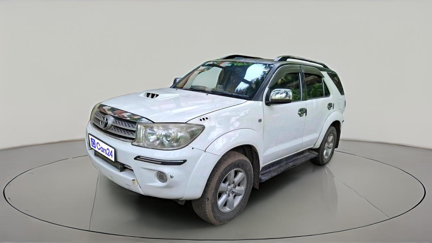 2011 Toyota Fortuner 3.0 4X4 MT, Diesel, Manual, 1,32,979 km, exterior