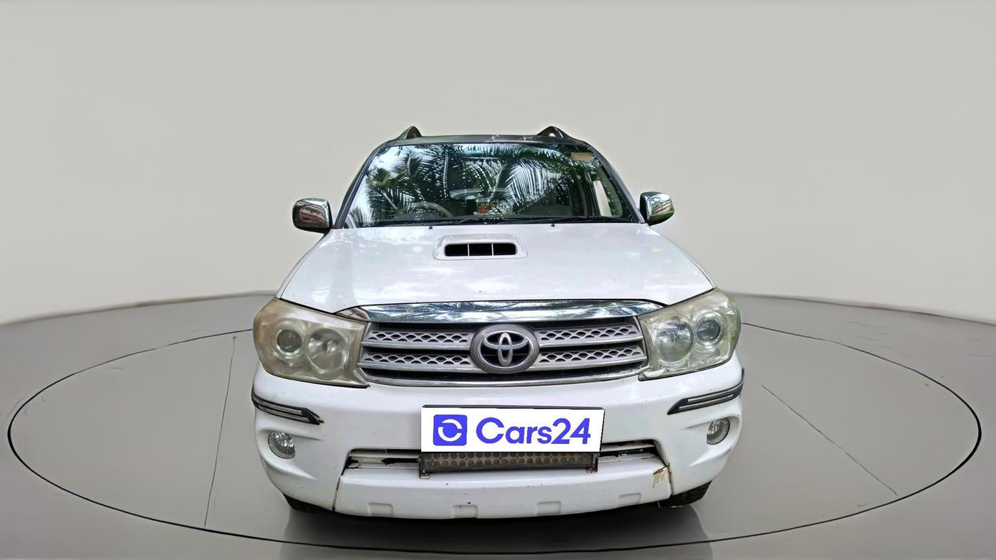 2011 Toyota Fortuner 3.0 4X4 MT, Diesel, Manual, 1,32,979 km, exterior