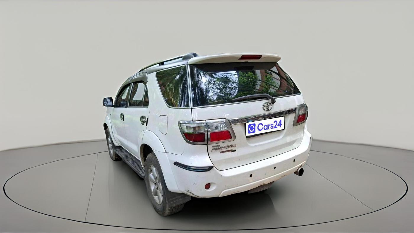 2011 Toyota Fortuner 3.0 4X4 MT, Diesel, Manual, 1,32,979 km, exterior