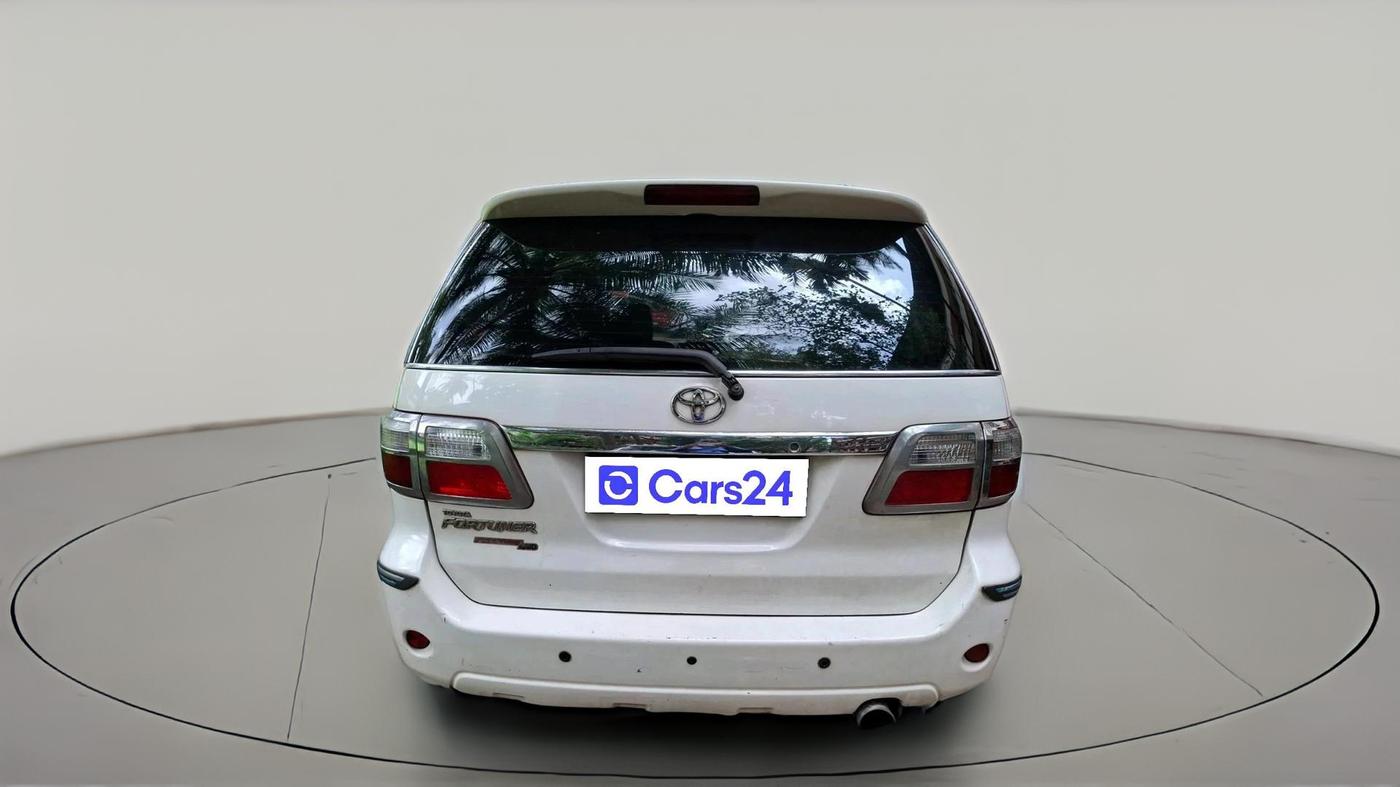 2011 Toyota Fortuner 3.0 4X4 MT, Diesel, Manual, 1,32,979 km, exterior