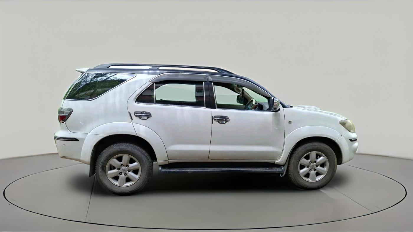 2011 Toyota Fortuner 3.0 4X4 MT, Diesel, Manual, 1,32,979 km, exterior