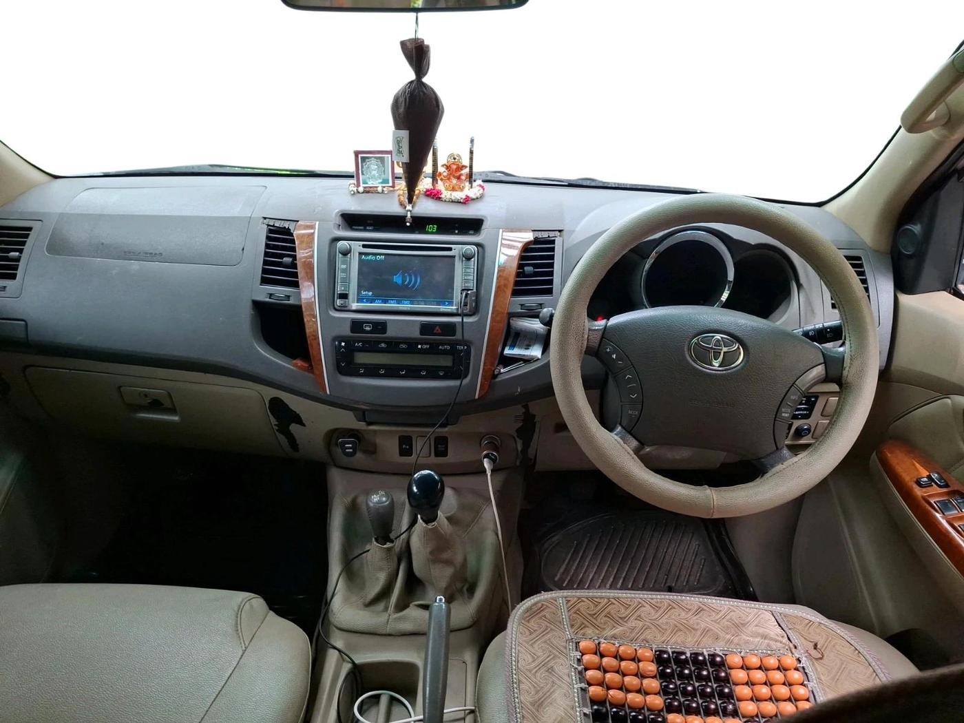 2011 Toyota Fortuner 3.0 4X4 MT, Diesel, Manual, 1,32,979 km, interior