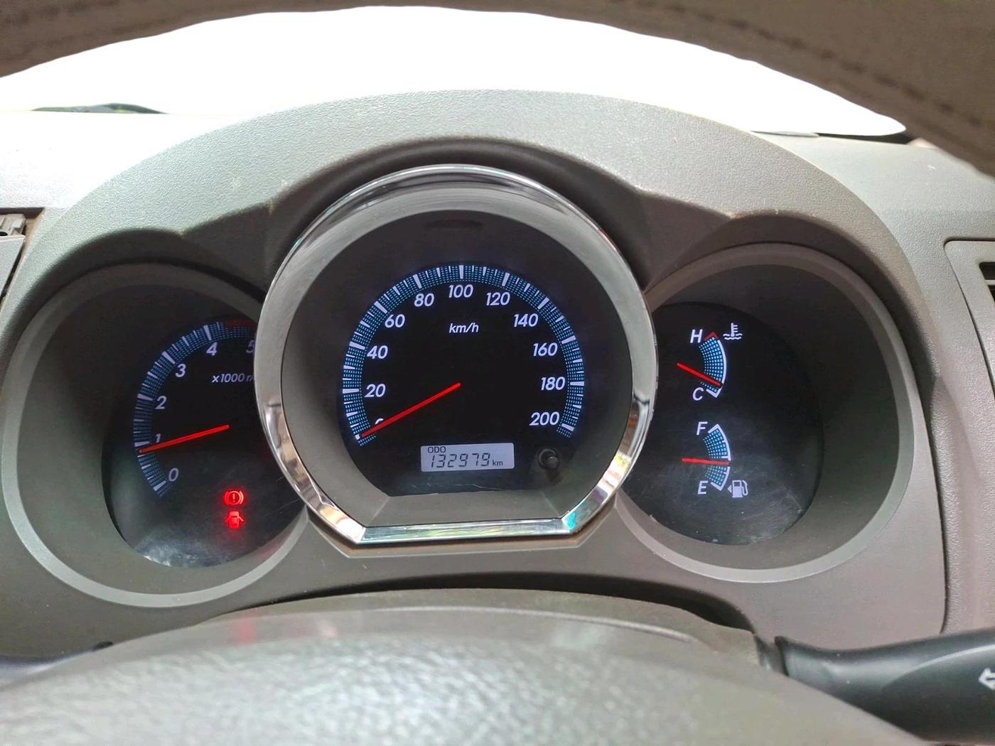 2011 Toyota Fortuner 3.0 4X4 MT, Diesel, Manual, 1,32,979 km, interior