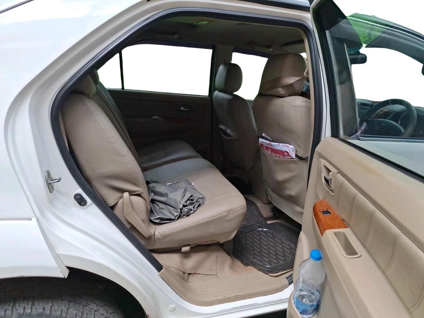 2011 Toyota Fortuner 3.0 4X4 MT, Diesel, Manual, 1,32,979 km, interior