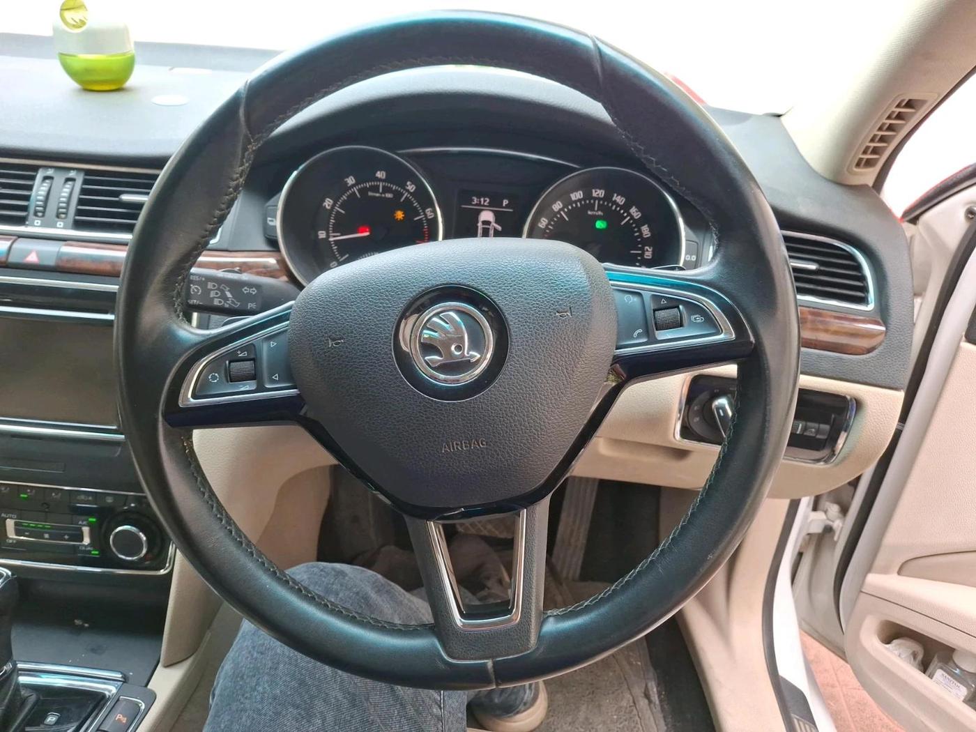 2014 Skoda Superb ELEGANCE 1.8 TSI AT, Petrol, Automatic, 51,992 km, interior