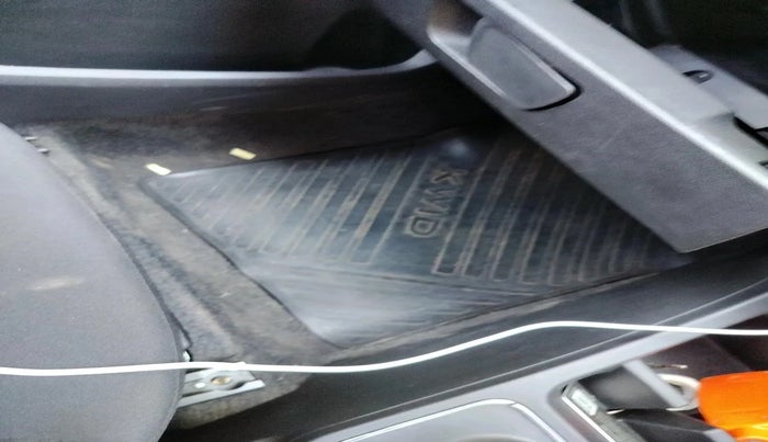 2022 Renault Kwid RXT 1.0 AMT, Petrol, Automatic, 7,811 km, interior