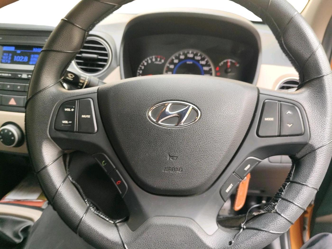 2016 Hyundai Grand i10 SPORTZ 1.2 KAPPA VTVT, Petrol, Manual, 51,189 km, interior
