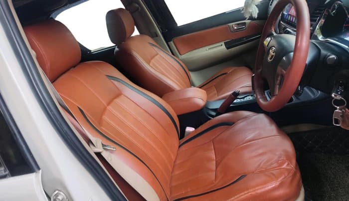 2014 Toyota Fortuner 3.0 4X2 AT, Diesel, Automatic, 2,16,000 km, interior