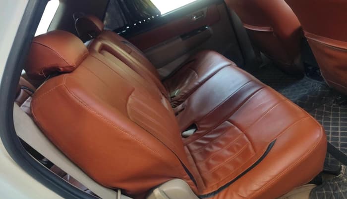 2014 Toyota Fortuner 3.0 4X2 AT, Diesel, Automatic, 2,16,000 km, interior