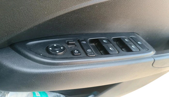 2021 Hyundai VENUE SX 1.5 CRDI, Diesel, Manual, 1,16,109 km, interior