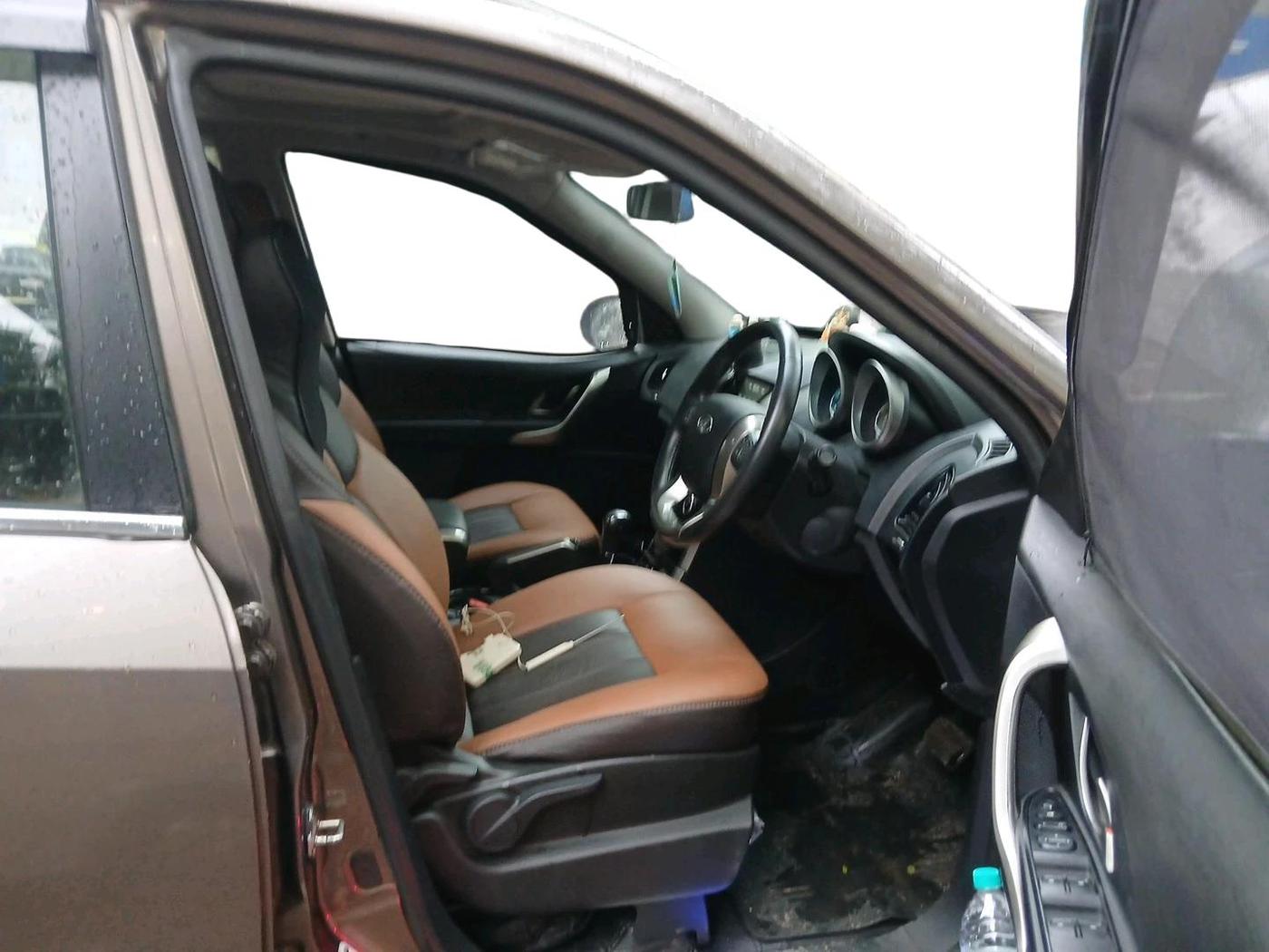 2019 Mahindra XUV500 W9 AT, Diesel, Automatic, 39,009 km, interior