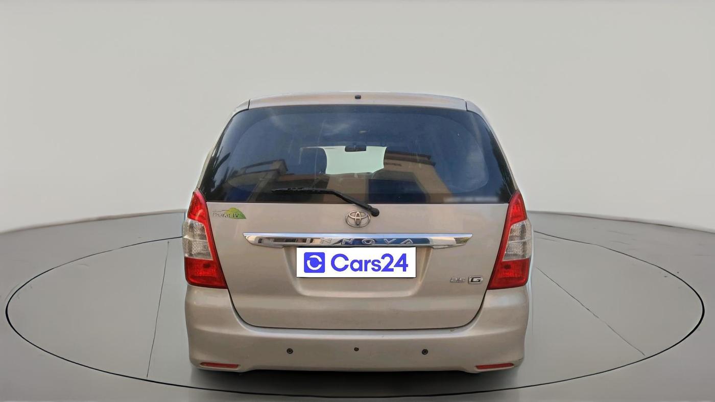 2013 Toyota Innova 2.5 G 8 STR, Diesel, Manual, 90,485 km, exterior