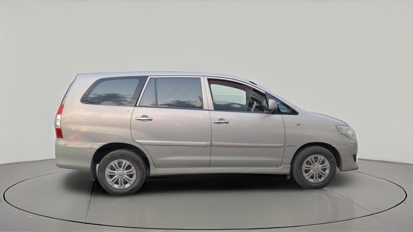 2013 Toyota Innova 2.5 G 8 STR, Diesel, Manual, 90,485 km, exterior