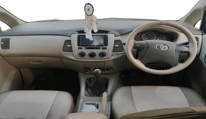 2013 Toyota Innova 2.5 G 8 STR, Diesel, Manual, 90,485 km, interior