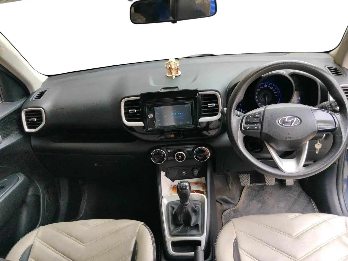 2019 Hyundai VENUE S 1.2, Petrol, Manual, 61,924 km, interior