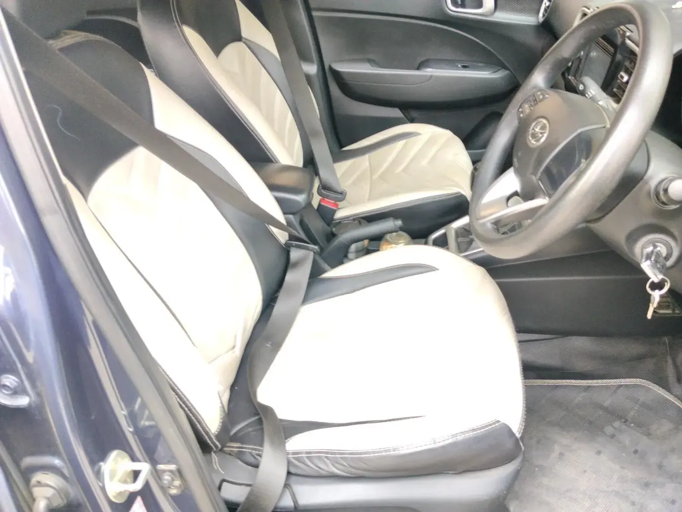 2019 Hyundai VENUE S 1.2, Petrol, Manual, 61,924 km, interior