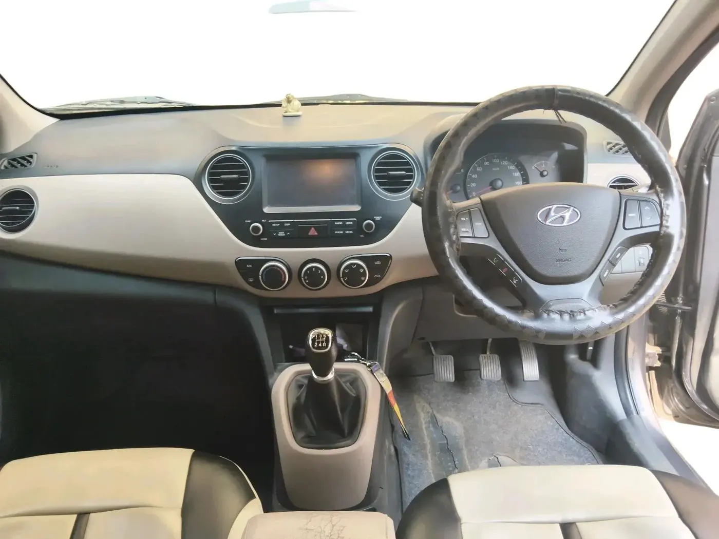 2017 Hyundai Xcent SX 1.2, Petrol, Manual, 38,032 km, interior
