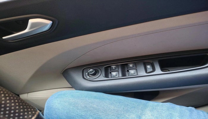 2022 Renault TRIBER RXZ AMT, Petrol, Automatic, 14,581 km, interior