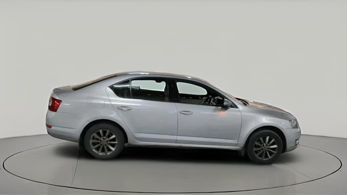2015 Skoda Octavia AMBITION 2.0 TDI AT, Diesel, Automatic, 2,31,028 km, exterior