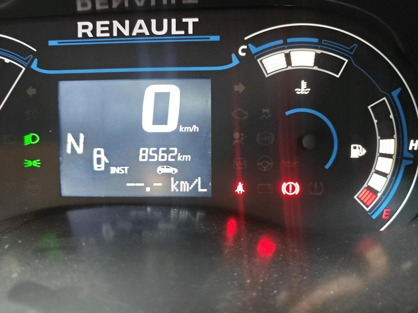 2021 Renault TRIBER RXZ AMT, Petrol, Automatic, 8,562 km, interior