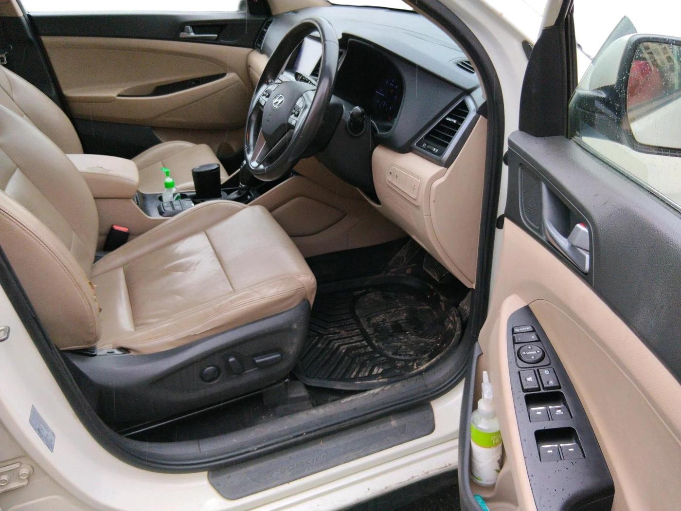 2017 Hyundai Tucson GLS 2WD AT DIESEL, Diesel, Automatic, 1,92,213 km, interior