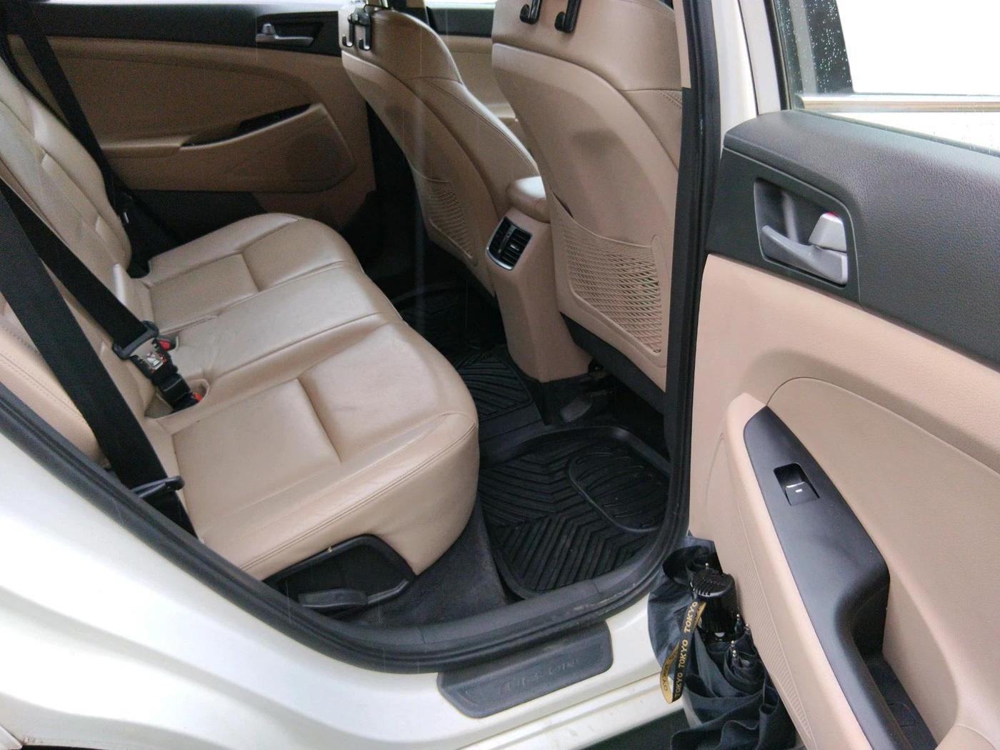 2017 Hyundai Tucson GLS 2WD AT DIESEL, Diesel, Automatic, 1,92,213 km, interior