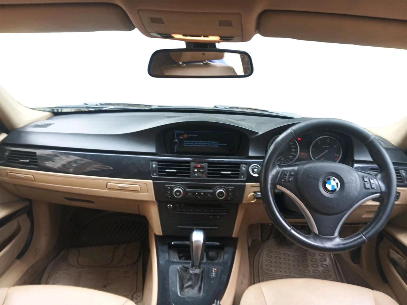 2011 BMW 3 Series 320d, Diesel, Automatic, 1,35,763 km, interior