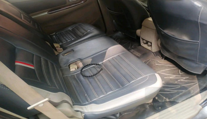 2012 Toyota Innova 2.5 VX 8 STR, Diesel, Manual, 2,46,632 km, interior