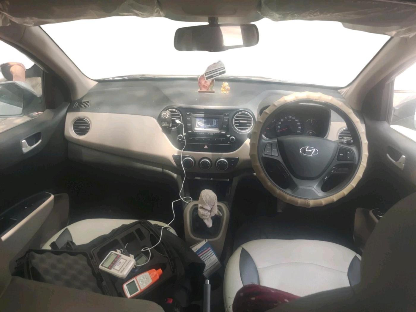 2015 Hyundai Xcent S (O) 1.2, Petrol, Manual, 60,890 km, interior